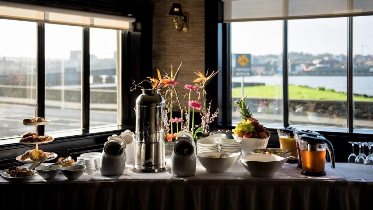 河畔小屋酒店 Ferrybank 外观 照片